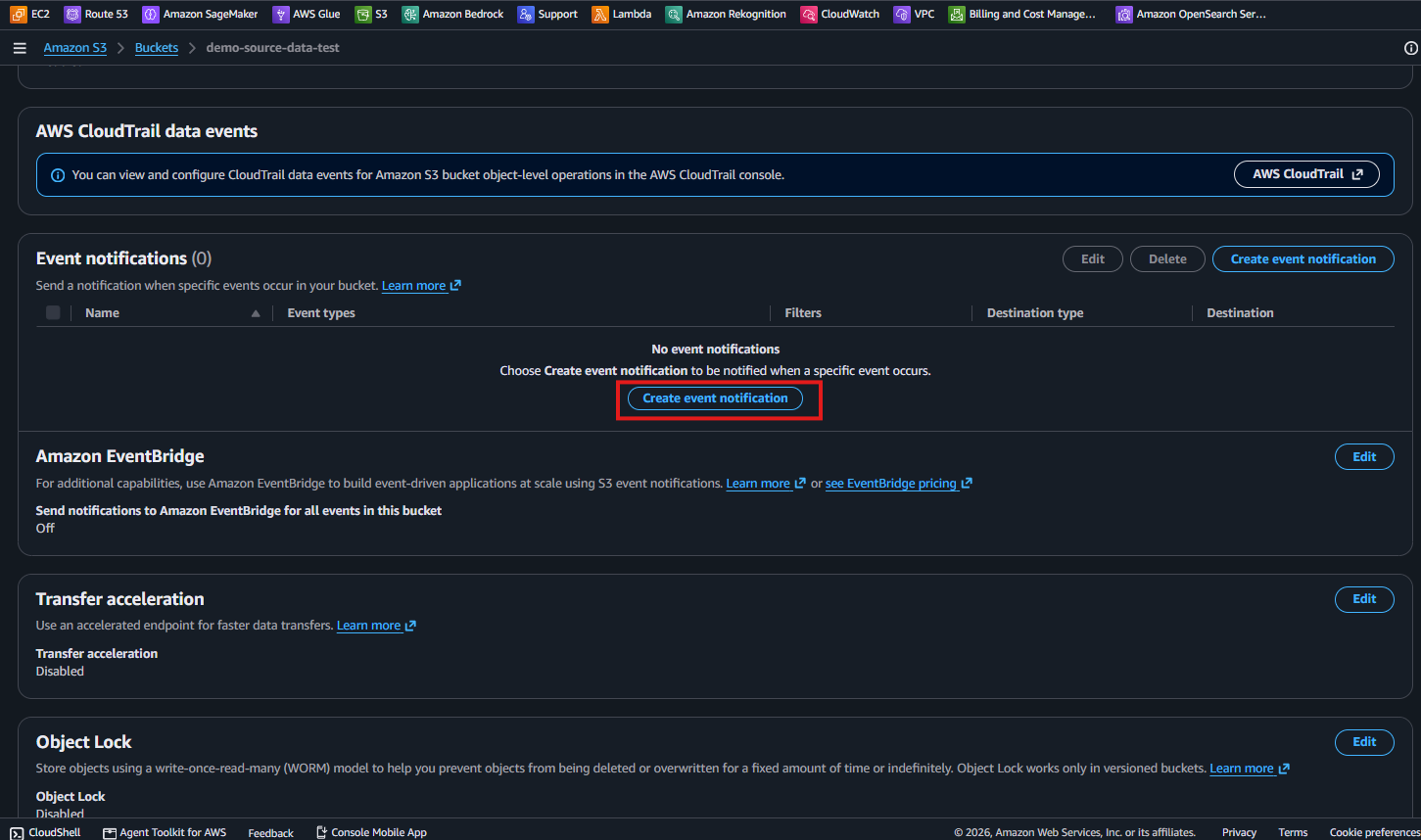 バケットの空の Event notifications ブロックと、強調された Create event notification ボタン