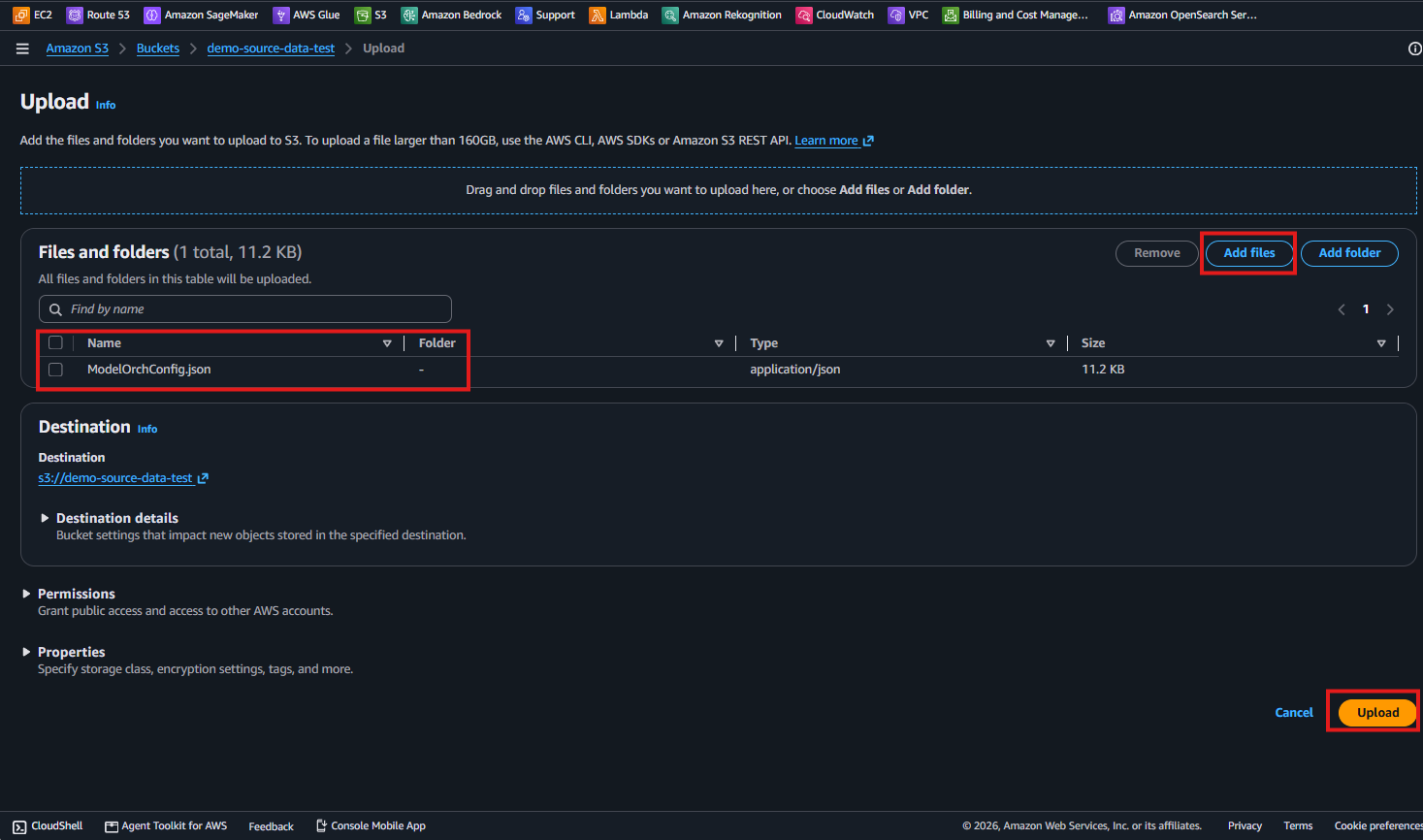Upload 画面。ModelOrchConfig.json が 11.2 KB、宛先は s3://demo-source-data-test